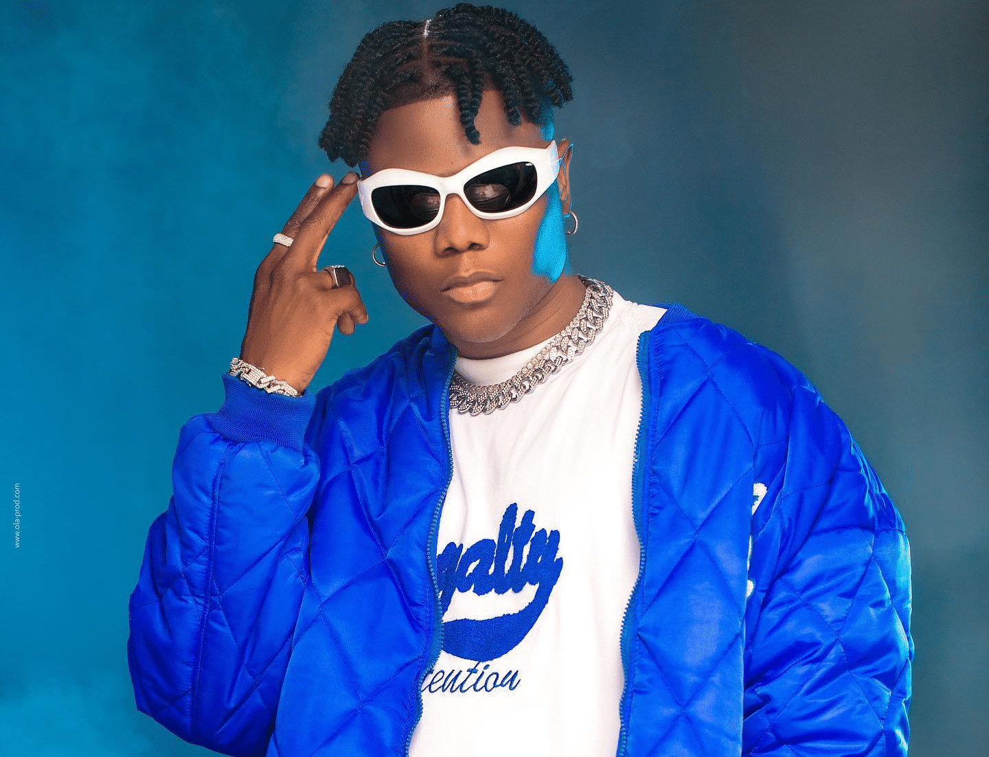 Nikanor rend hommage au père de Sessimè suite à son décès | Newstories