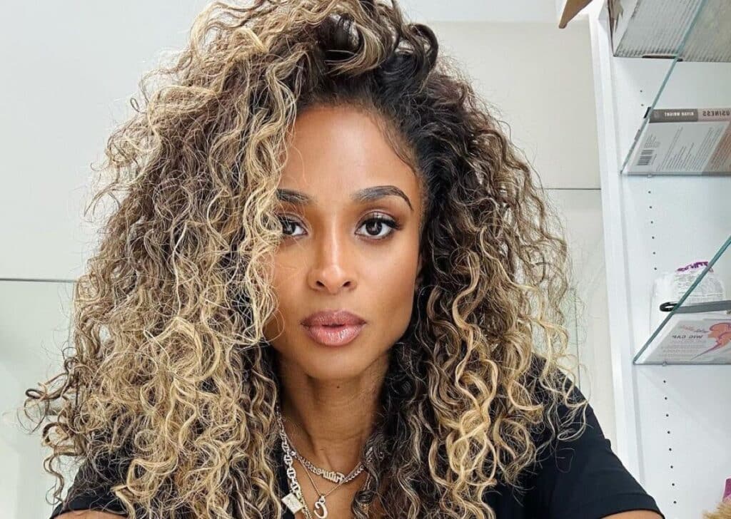 Ciara célèbre la Saint-Valentin en compagnie de son mari et de leurs enfants