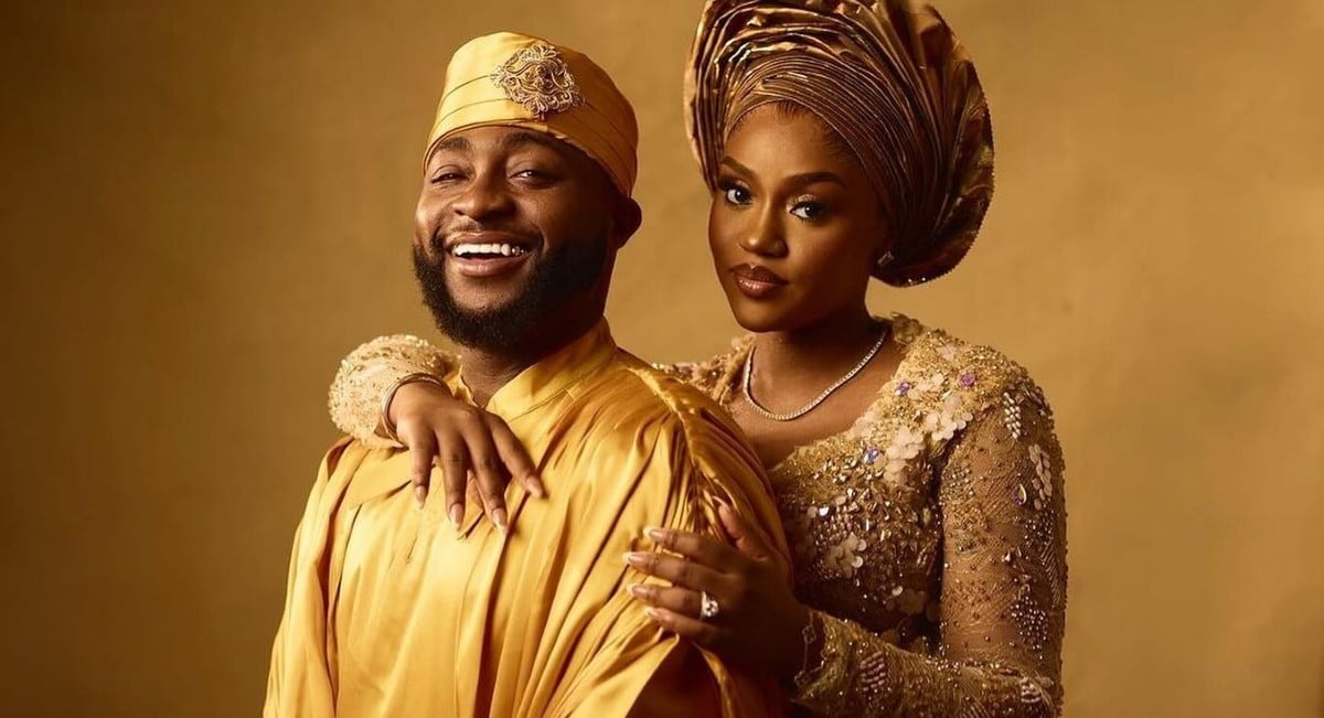 Davido et Chioma dévoilent quelques images des tenues de leur mariage civil (photos) Davido et Chioma dévoilent quelques images des tenues de leur mariage civil (photos)