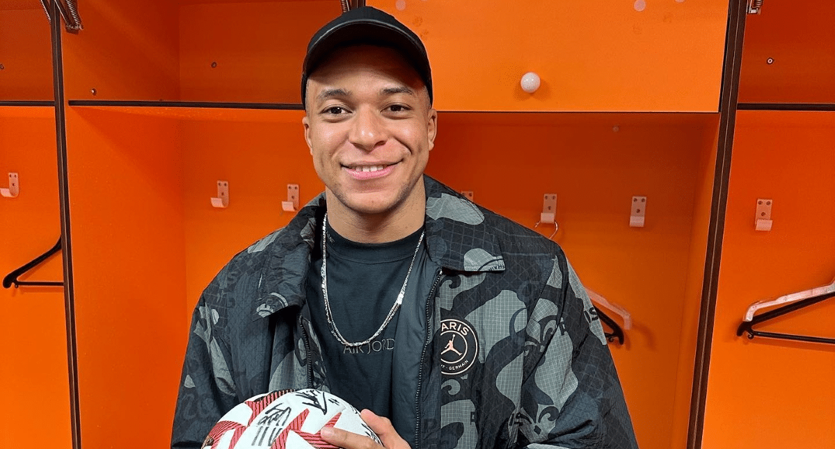Kylian Mbappé tire sur Lionel Messi Kylian Mbappé tire sur Lionel Messi