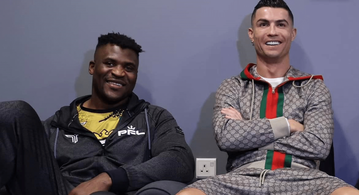 Après son combat contre Renan Ferreira, Francis Ngannou commémore sa victoire avec cet ami particulier Après son combat contre Renan Ferreira, Francis Ngannou commémore sa victoire avec cet ami particulier